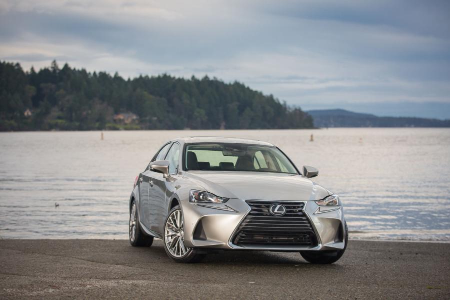  Lexus IS300 AWD 2016 года  (фото 2 из 5)